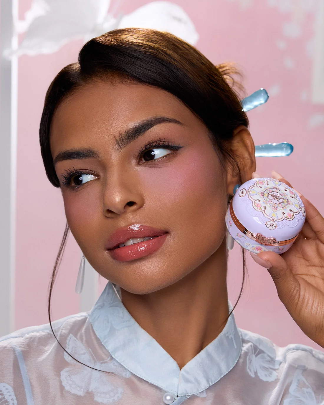 Butterfly Cloud Collar Rouge Box Highlighting & Blush Duo Powder - Image 39